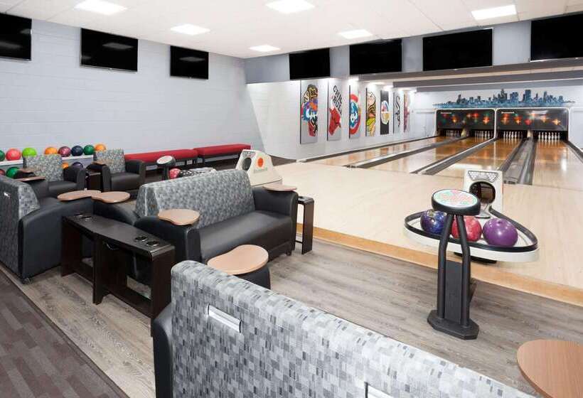 هتل Ramada Plaza By Wyndham Chicago North Shore