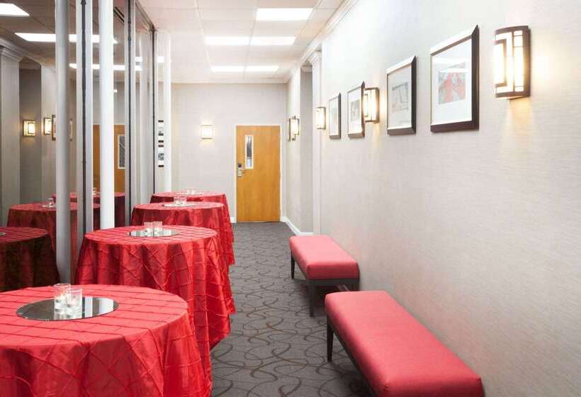 هتل Ramada Plaza By Wyndham Chicago North Shore