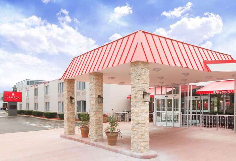 هتل Ramada Plaza By Wyndham Chicago North Shore