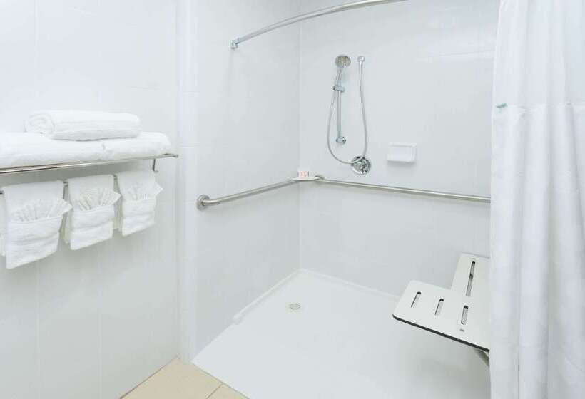 هتل Ramada Plaza By Wyndham Chicago North Shore