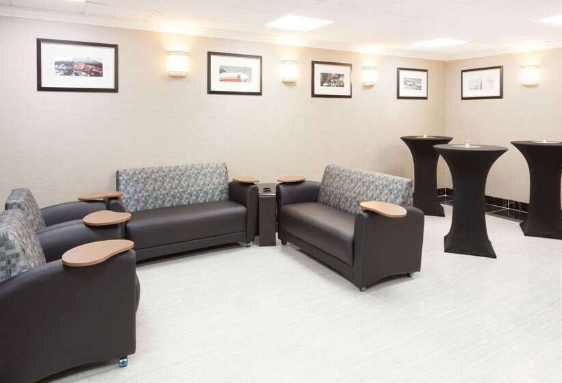 هتل Ramada Plaza By Wyndham Chicago North Shore