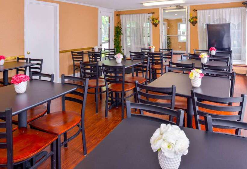 فندق Rodeway Inn Orleans  Cape Cod