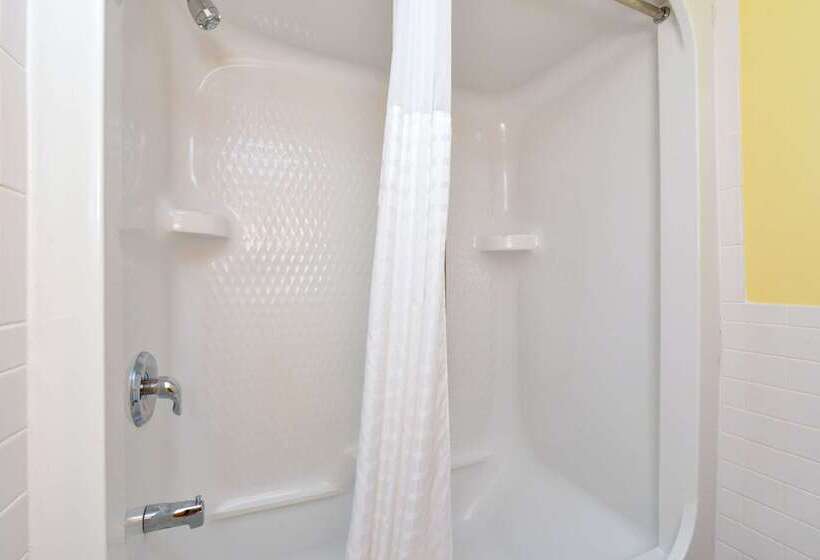 فندق Rodeway Inn Orleans  Cape Cod