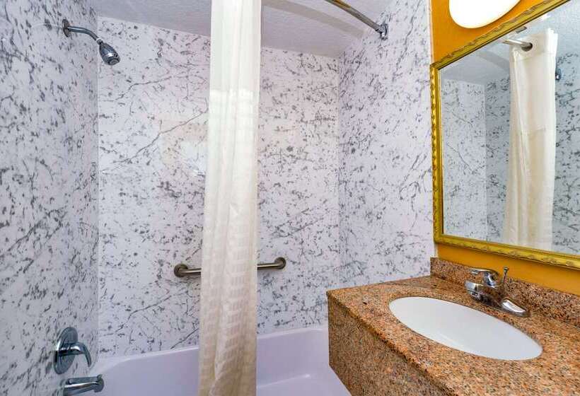 فندق Rodeway Inn Orleans  Cape Cod