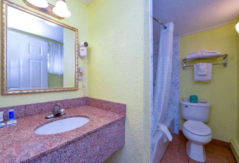 فندق Rodeway Inn Orleans  Cape Cod