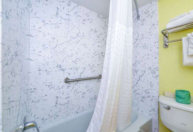 فندق Rodeway Inn Orleans  Cape Cod