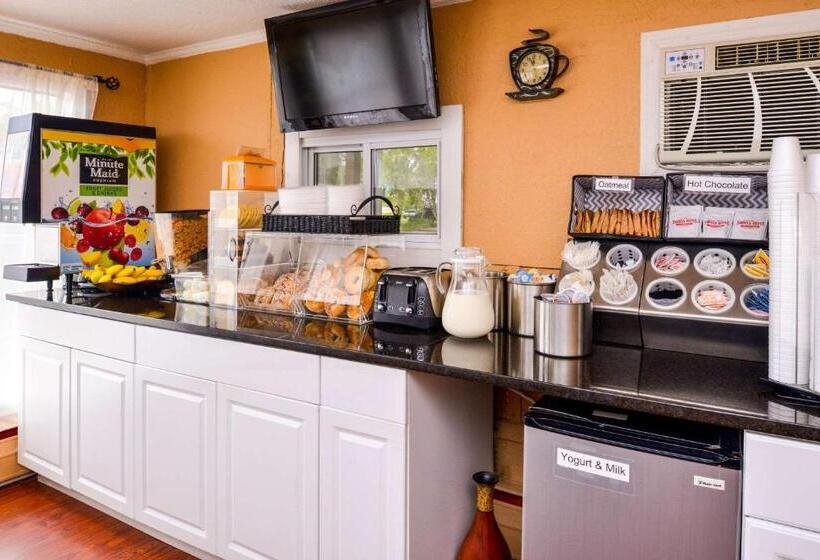 فندق Rodeway Inn Orleans  Cape Cod