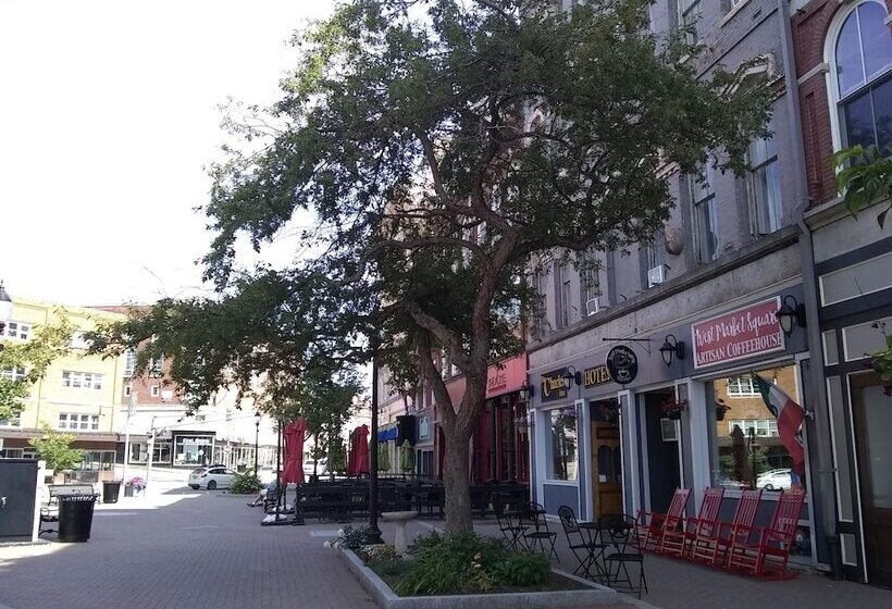 בית מלון כפרי The Charles Inn At Vacationland Inns