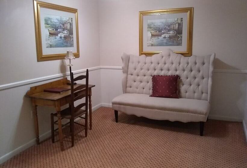 בית מלון כפרי The Charles Inn At Vacationland Inns