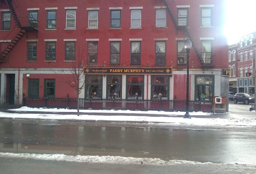 בית מלון כפרי The Charles Inn At Vacationland Inns