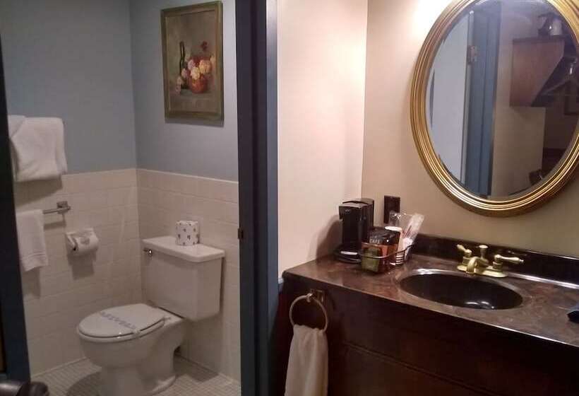 בית מלון כפרי The Charles Inn At Vacationland Inns