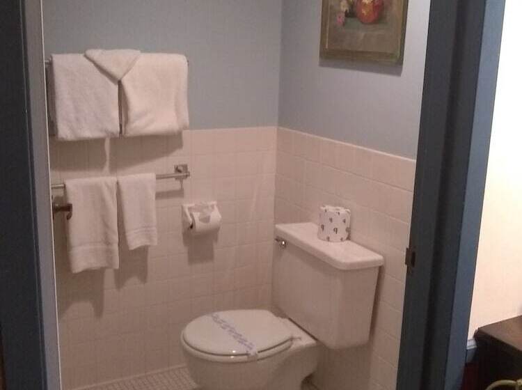 בית מלון כפרי The Charles Inn At Vacationland Inns