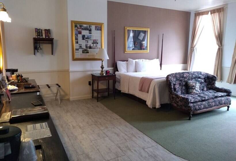 בית מלון כפרי The Charles Inn At Vacationland Inns