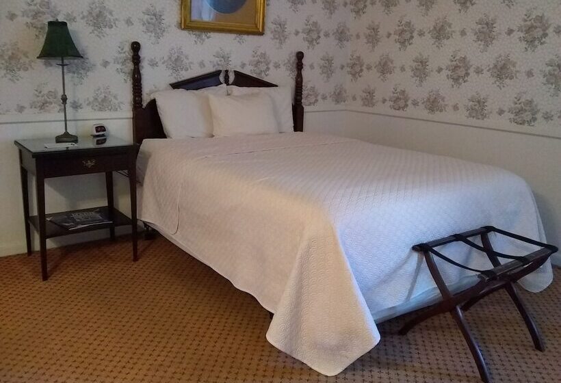 בית מלון כפרי The Charles Inn At Vacationland Inns