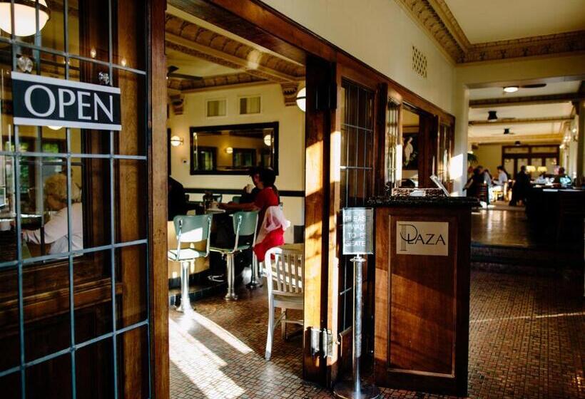 The Plaza Hotel   Milwaukee