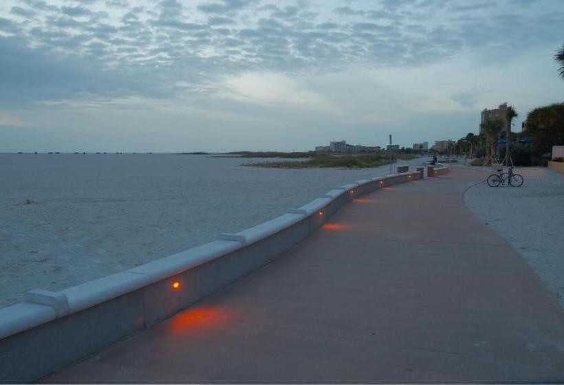 فندق على الطريق Page Terrace Beachfront