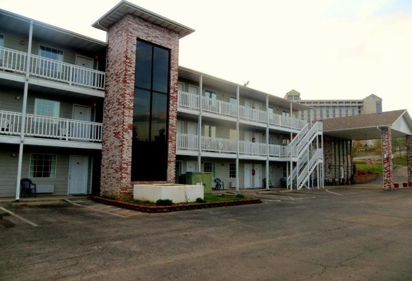 فندق على الطريق Peach Tree Inn