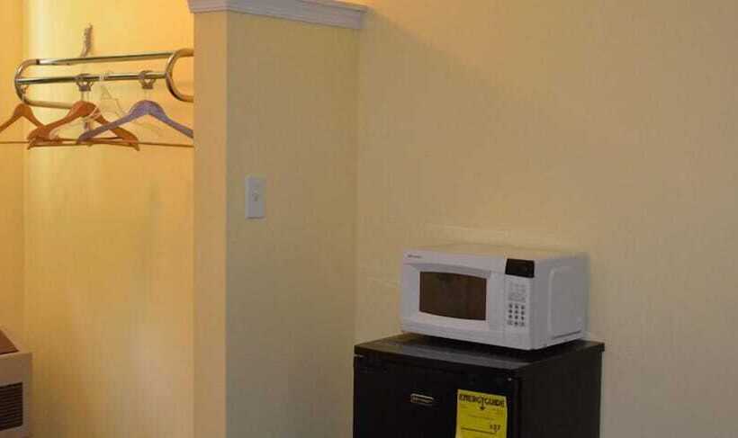 Paramount Motel