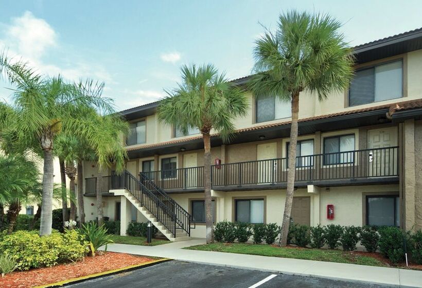 منتجع Club Wyndham Orlando International