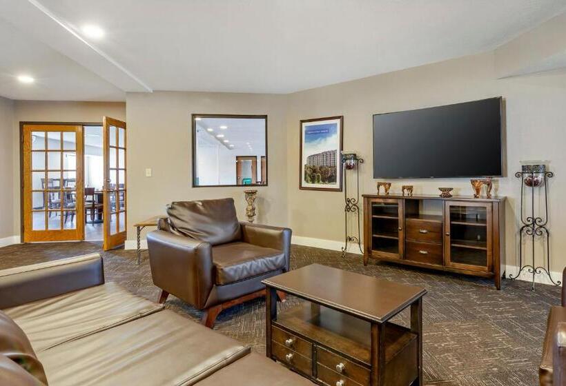 استراحتگاه Polynesian Hotel & Suites Wisconsin Dells/lake Delton