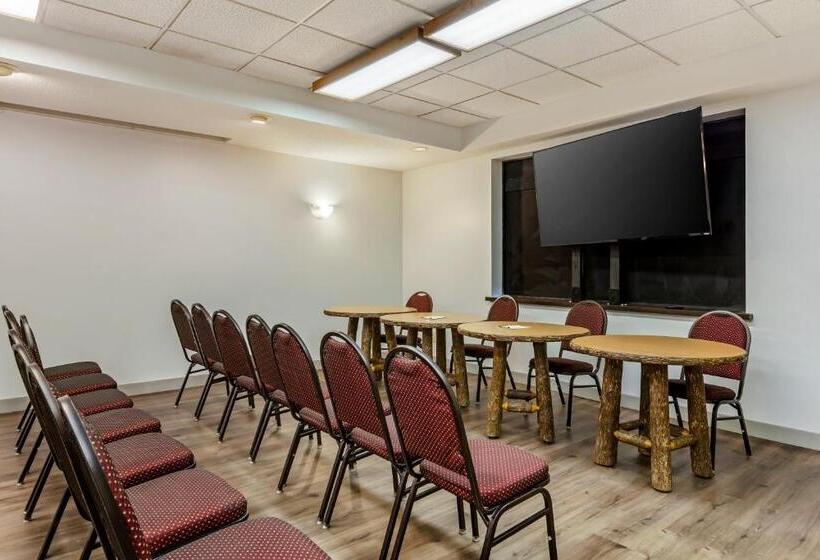 استراحتگاه Polynesian Hotel & Suites Wisconsin Dells/lake Delton