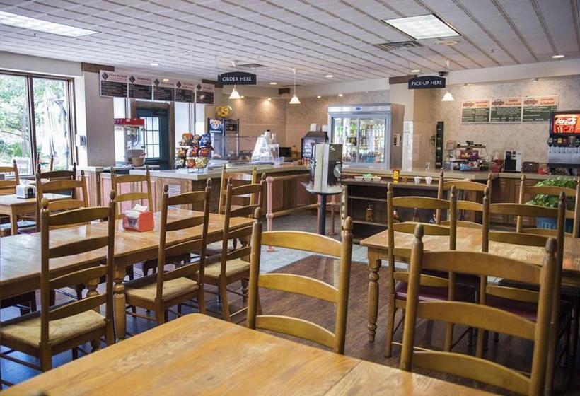 منتجع Potawatomi Inn & Cabins