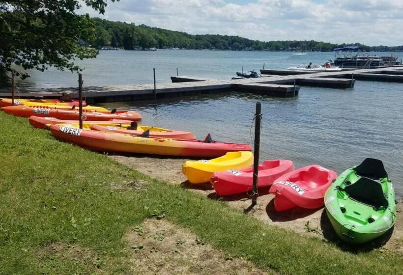 منتجع Potawatomi Inn & Cabins
