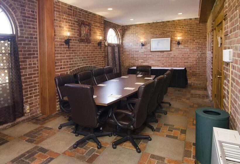 منتجع Potawatomi Inn & Cabins