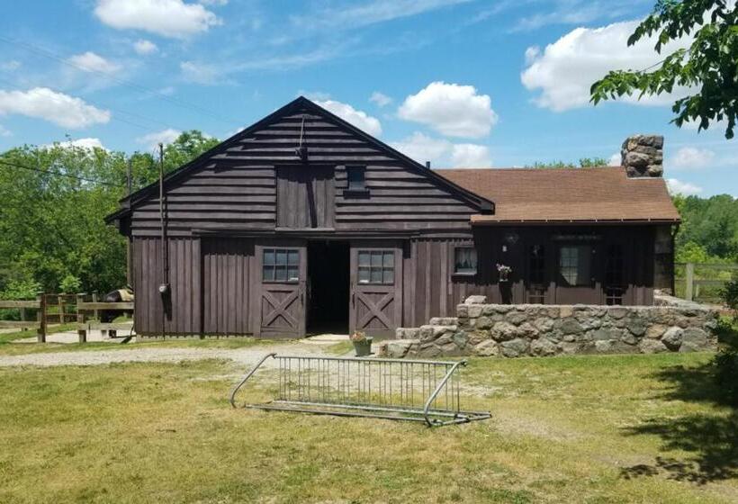 منتجع Potawatomi Inn & Cabins