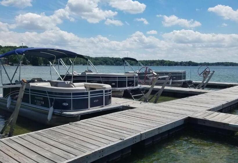 منتجع Potawatomi Inn & Cabins