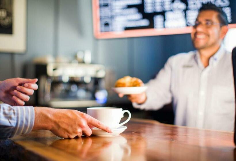 리조트 The Quail Lodge