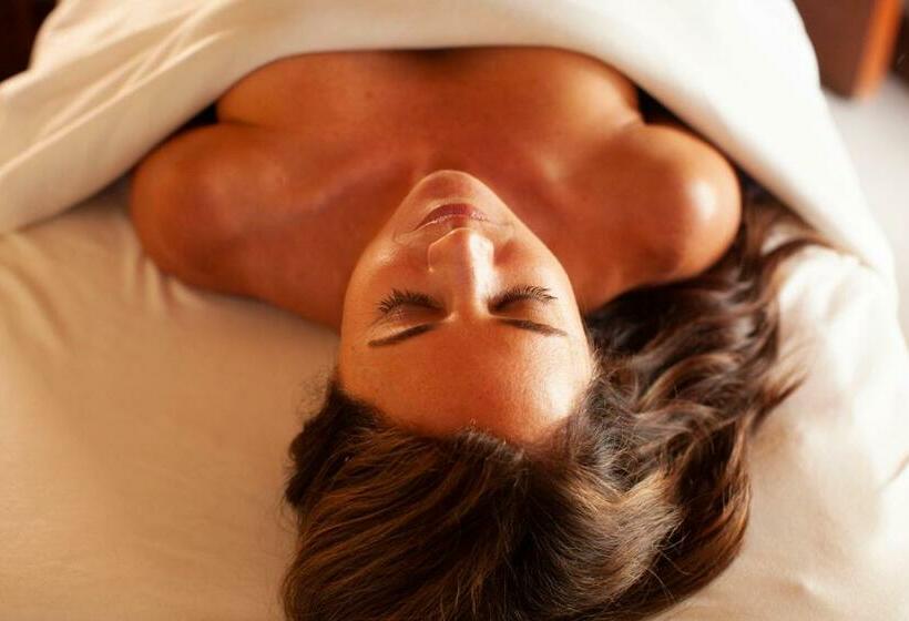 리조트 The Quail Lodge