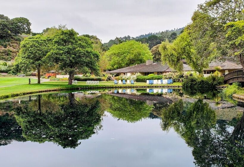 리조트 The Quail Lodge