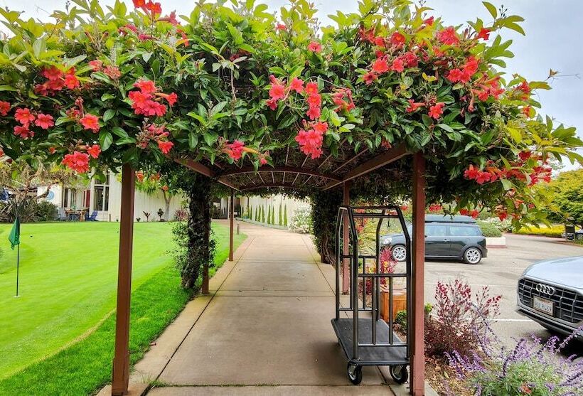 리조트 The Quail Lodge