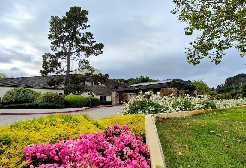 리조트 The Quail Lodge