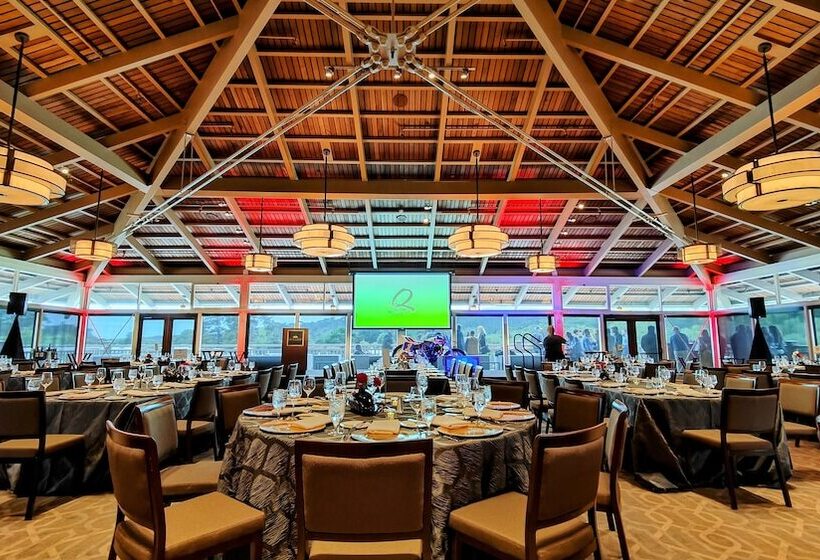 리조트 The Quail Lodge