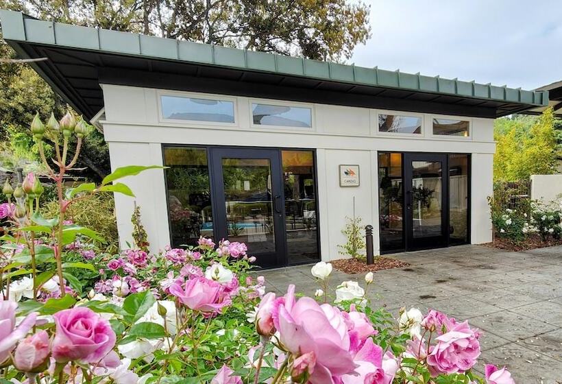 리조트 The Quail Lodge