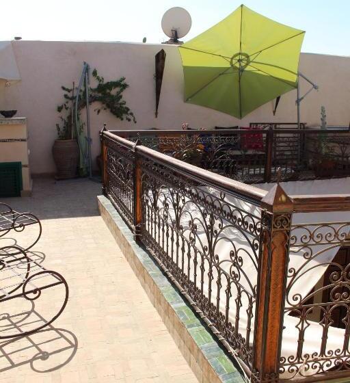 تختخواب و صبحانه Riad Makene Mouchkill