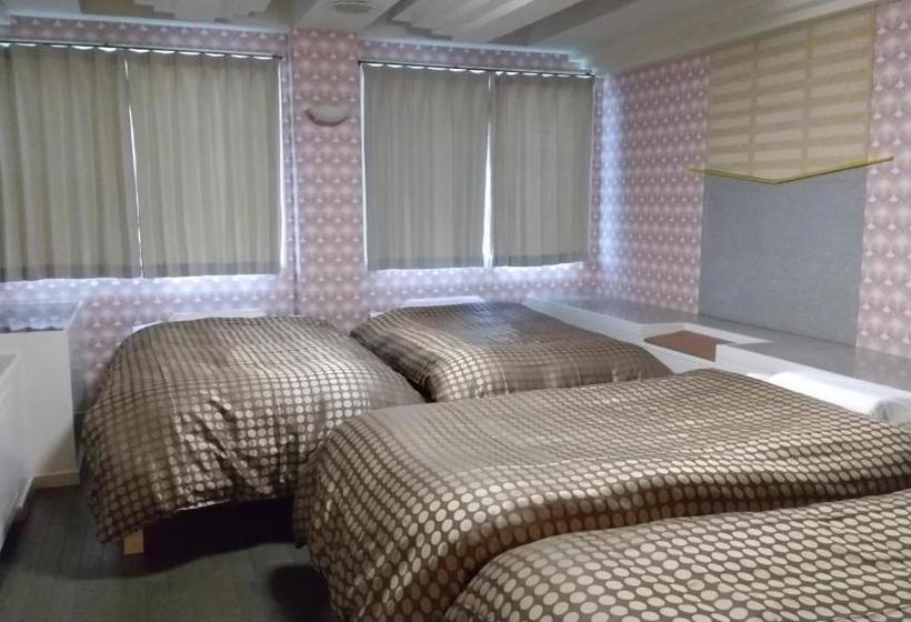 هتل Airport  Bear S Book