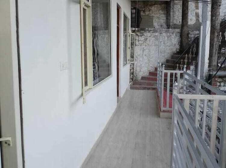 فندق Ark 150 Meters From Mall Road