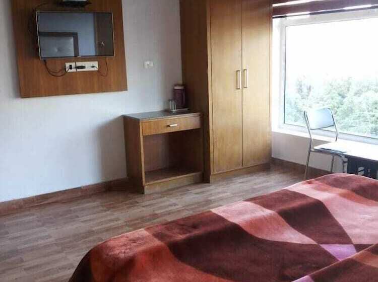 فندق Ark 150 Meters From Mall Road