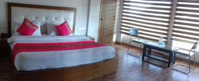 فندق Ark 150 Meters From Mall Road