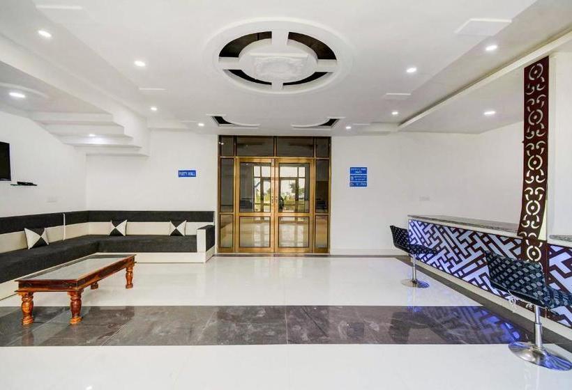 فندق Capital O 64337 Madhuvan Pool And Resort