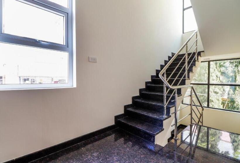 בית מלון כפרי Capital O Sln Residency