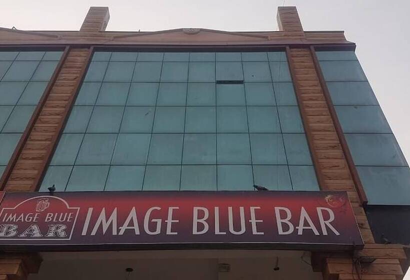 فندق Yash International