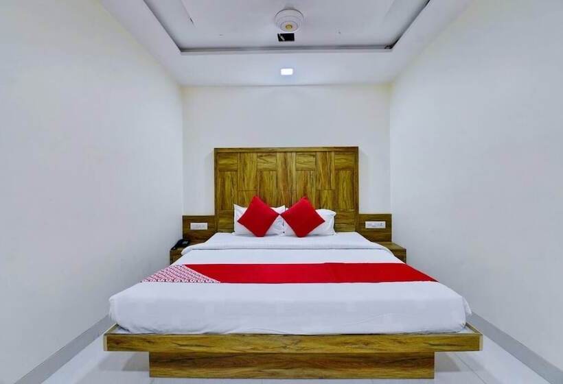 فندق Yash International