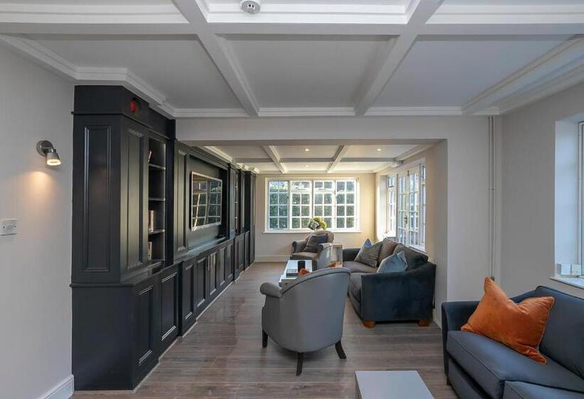 Pages Hotel And Guesthouse