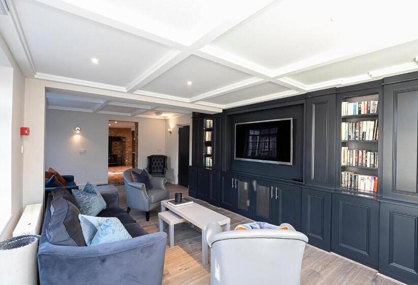 Pages Hotel And Guesthouse