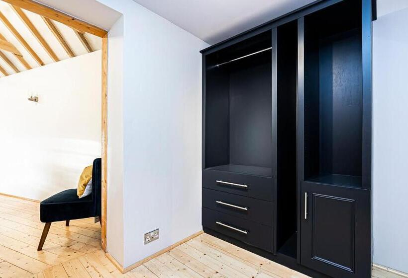 Pages Hotel And Guesthouse