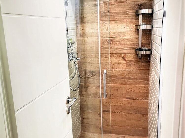 פנסיון T House